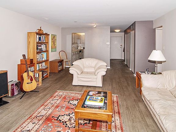 3rd image of 221 N Kenilworth Ave APT 211