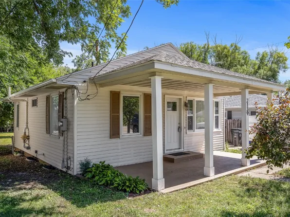2139 Rockford Rd, Cedar Rapids, IA 52404