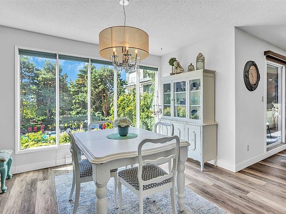5th image of 1056 Bernard Ave Unit 216