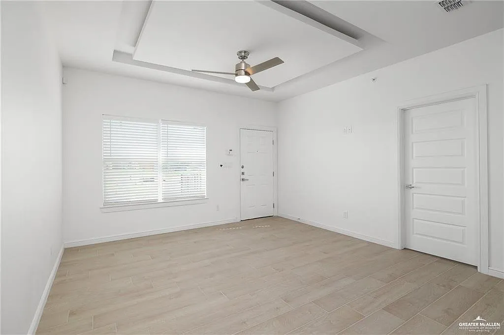 2 bed, 2.0 bath, 900 sqft, $1,100 — Photo 2