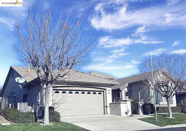 681 Stewart Way photo 1