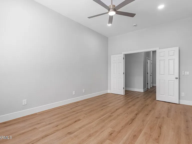 13711 W Tara Ln — Photo 15