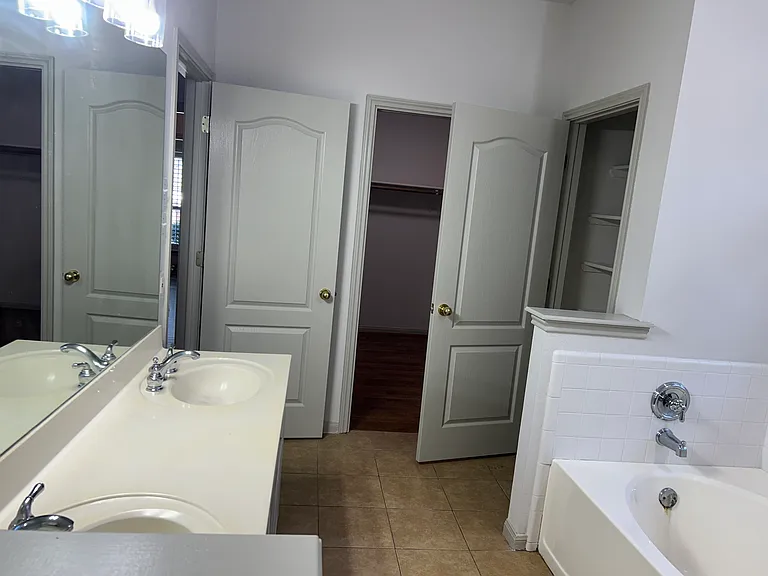 2403 Crystal Dr — Photo 15