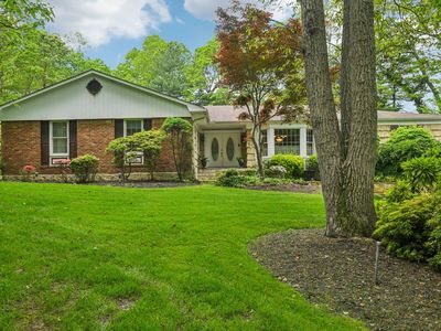 28 Stepping Stone Crescent, Dix Hills, NY, 11746