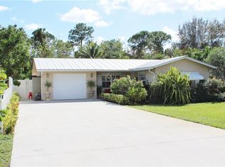 8814 SE Jardin St, Hobe Sound, FL 33455