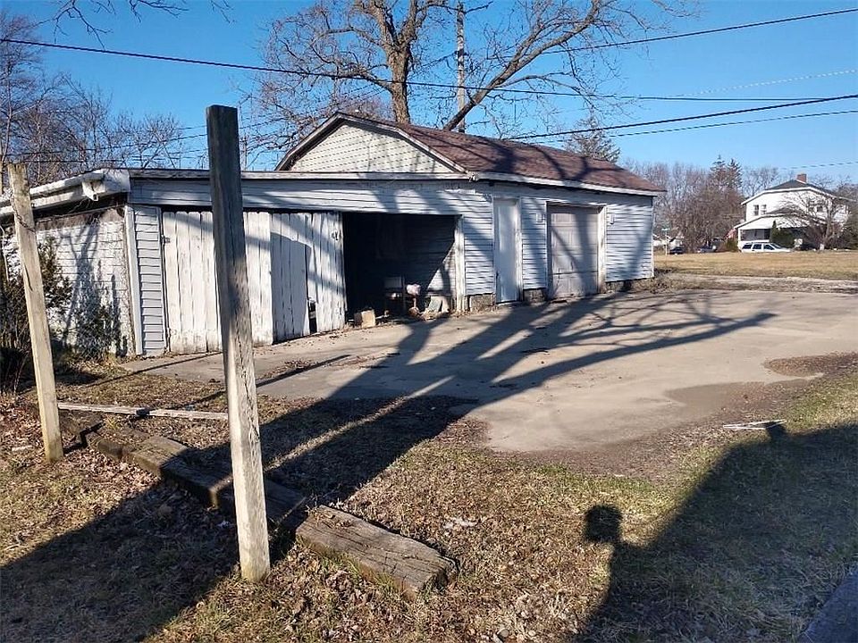 2nd image of 918 N Cherry St