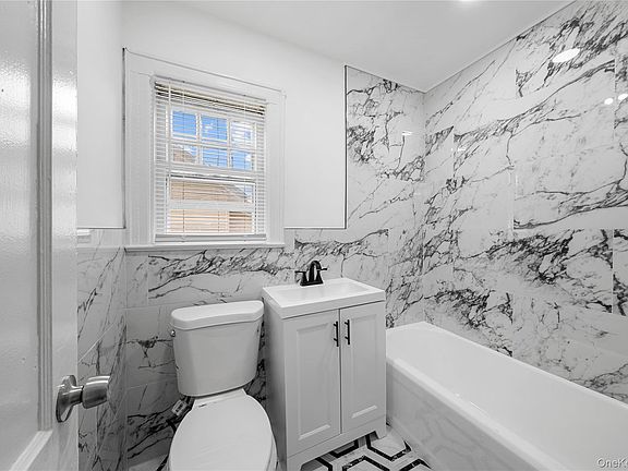 4th image of 21 Voshage Street
