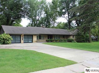 8029 Keystone Dr, Omaha, NE 68134