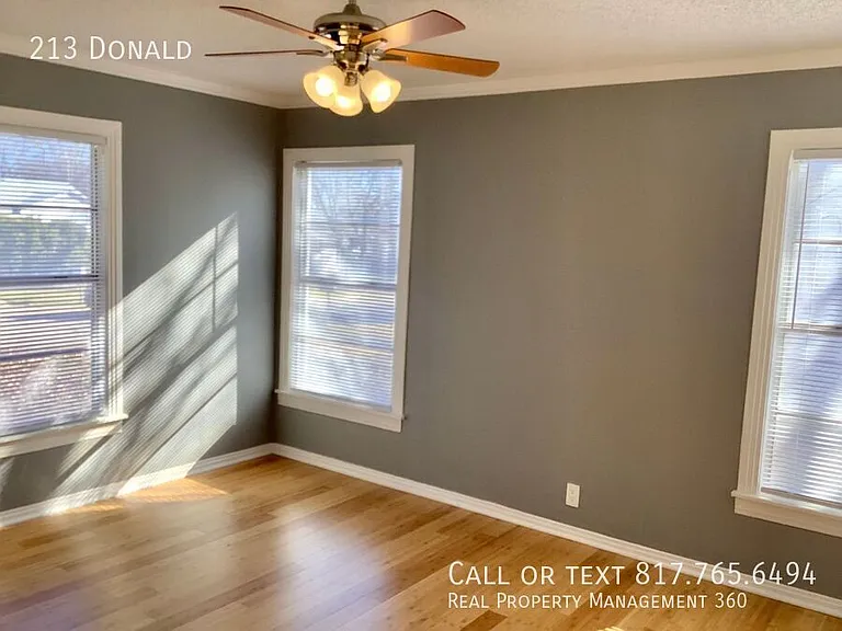 213 Donald St — Photo 6