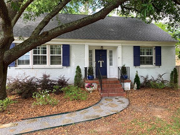 3rd image of 2239 Country Club Dr