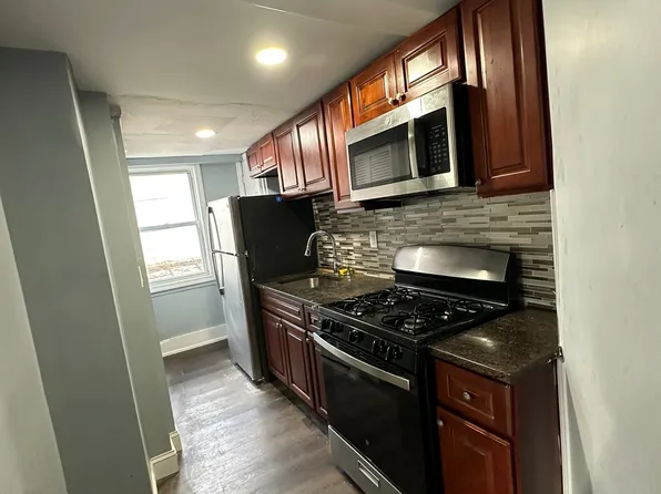 38 Spruce Street image 10 of 11