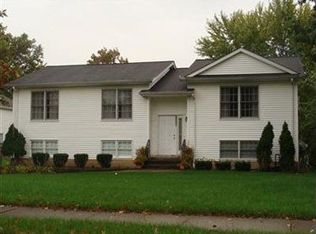 15000 Carol Dr, Maple Heights, OH 44137