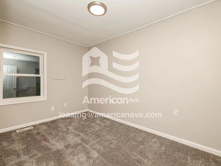 1564893_013_bedroom_13.jpg