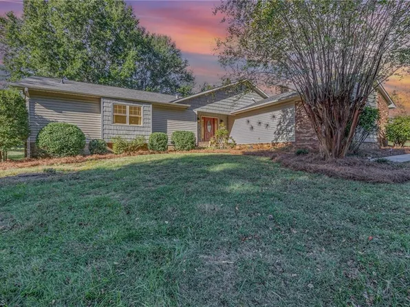 112 Choctaw Dr, Lexington, NC 27295