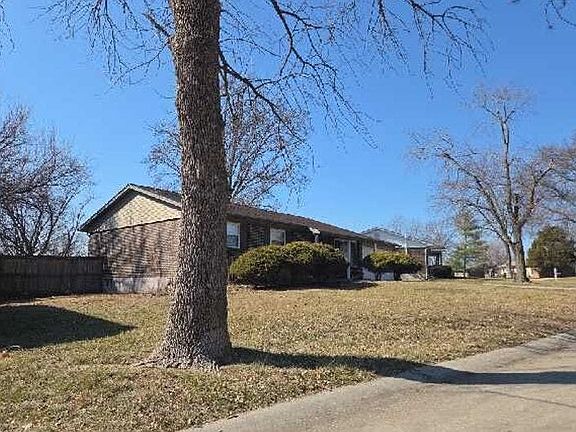 3rd image of 419 Woodbridge Dr