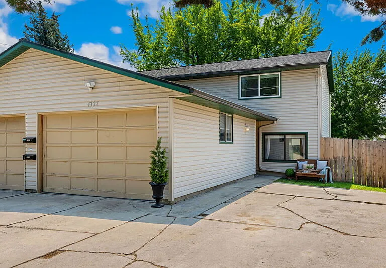 4327 W Grover St — Photo 3