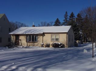 211 E 1st St, Morris, MN 56267