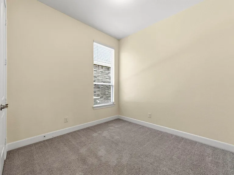 316 Connemara Dr — Photo 20