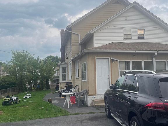 3rd image of 330-332 S 10th Ave