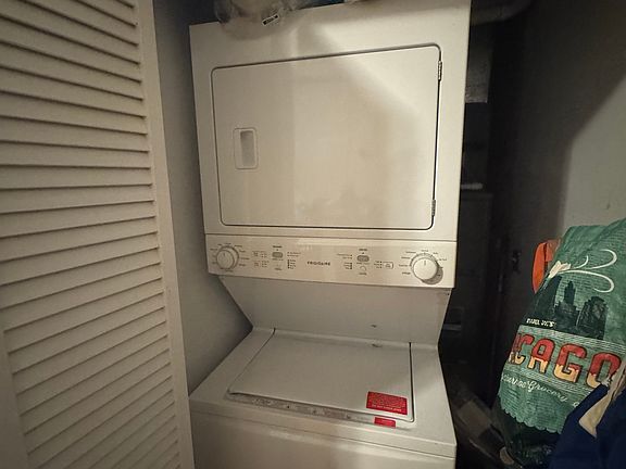 5th image of 938 N Honore St #1F