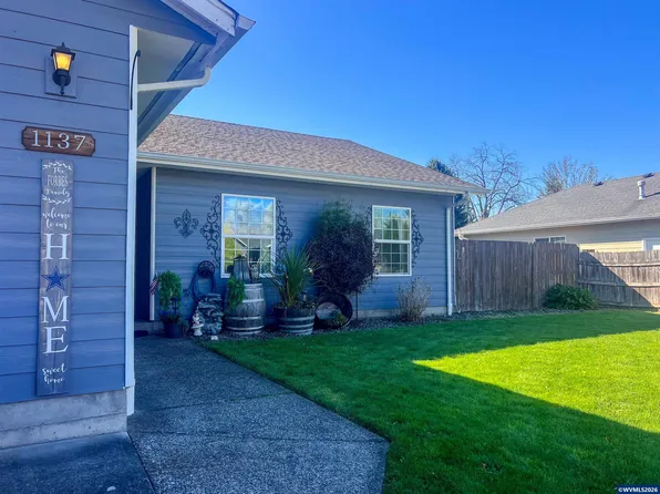 1137 SE 2nd Ave, Mill City, OR 97360