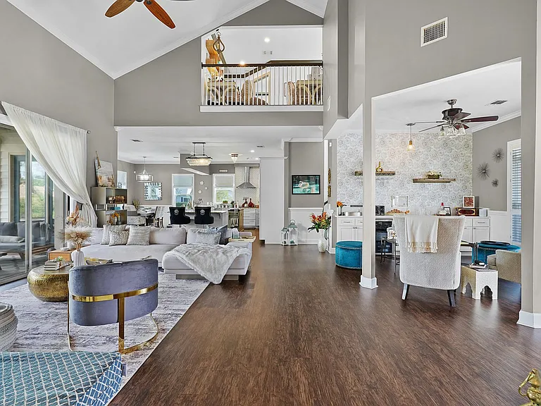 500 Turnberry Ln — Photo 9
