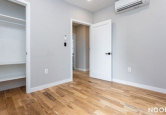 5th image of 555 E 137th St #404
