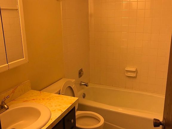 2nd image of 1913 Stonebridge Dr APT 1D