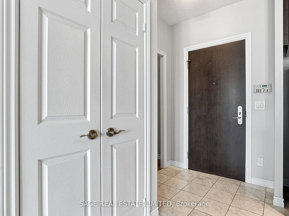 3rd image of 1135 Royal York Rd #414