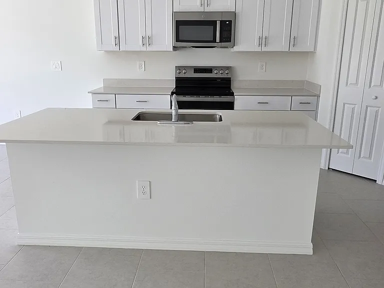 387 Martineau Cir — Photo 3