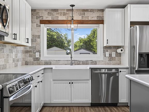 4th image of 5335 Pine Beach Rd