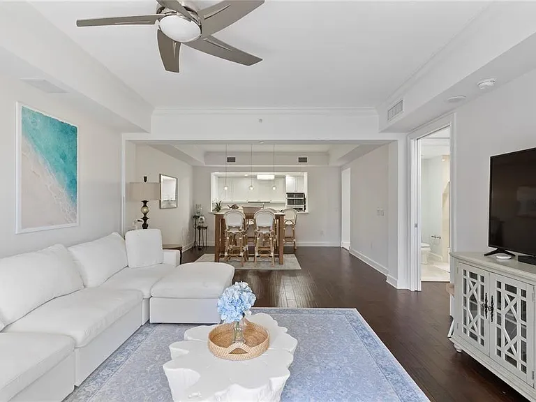 300 Beach Dr NE #302 — Photo 9