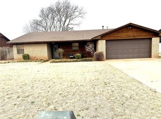 220 Shale Crst, Clinton, OK 73601