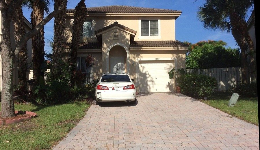 1st image of 4337 Lake Lucerne Cir