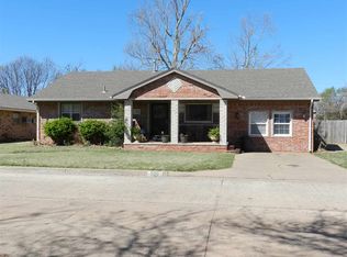 500 S Oak Ave, Hennessey, OK 73742