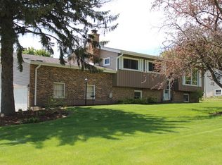 3111 W Fairway Dr, McHenry, IL 60050