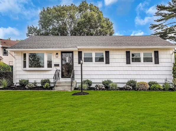 748 Sprague Avenue, Franklin Square, NY 11010
