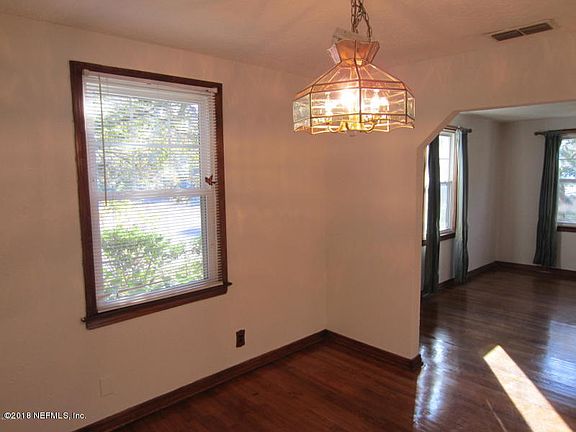 4th image of 1079 Murray Dr