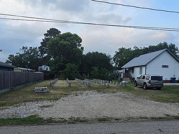 3rd image of 2710 Sledge St