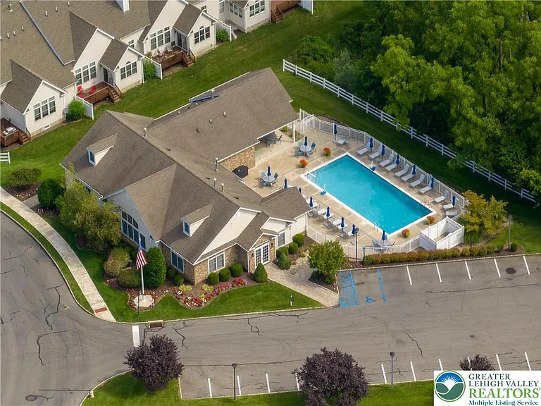 560 Quaker Ridge Ter — Photo 40
