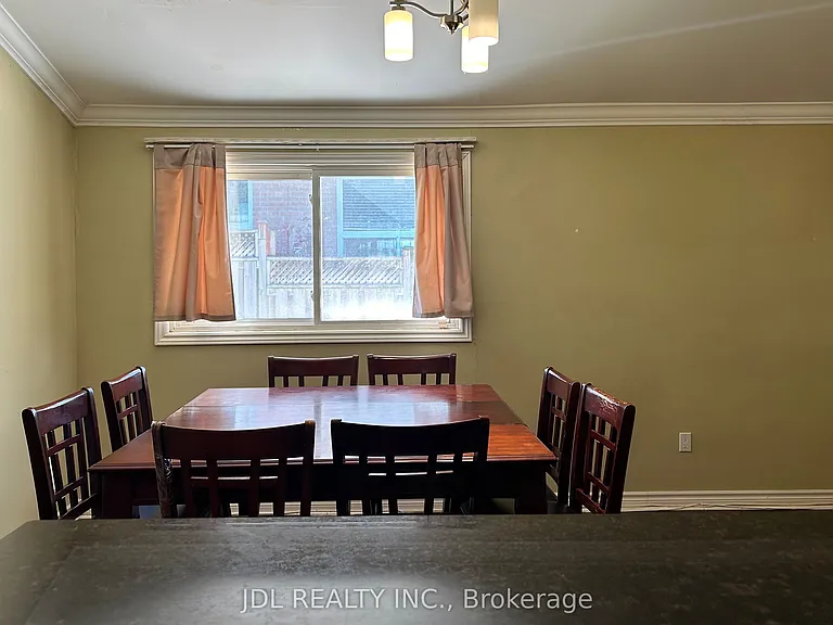 23 Pineway Blvd #MAIN FLOOR — Photo 22