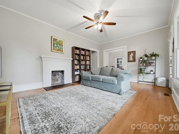 5th image of 211 Lenoir St