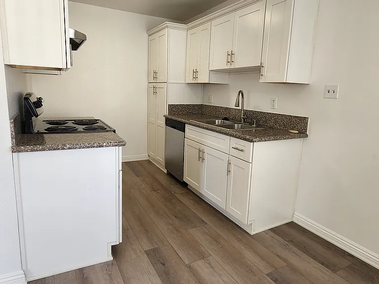 Hunt Pk Apartments — Photo 6