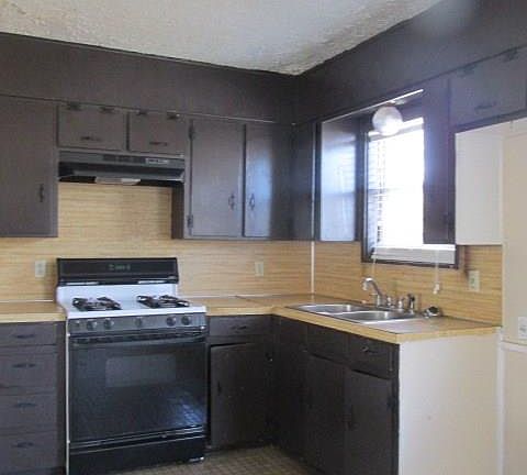 2nd image of 2490 Glendale Dr