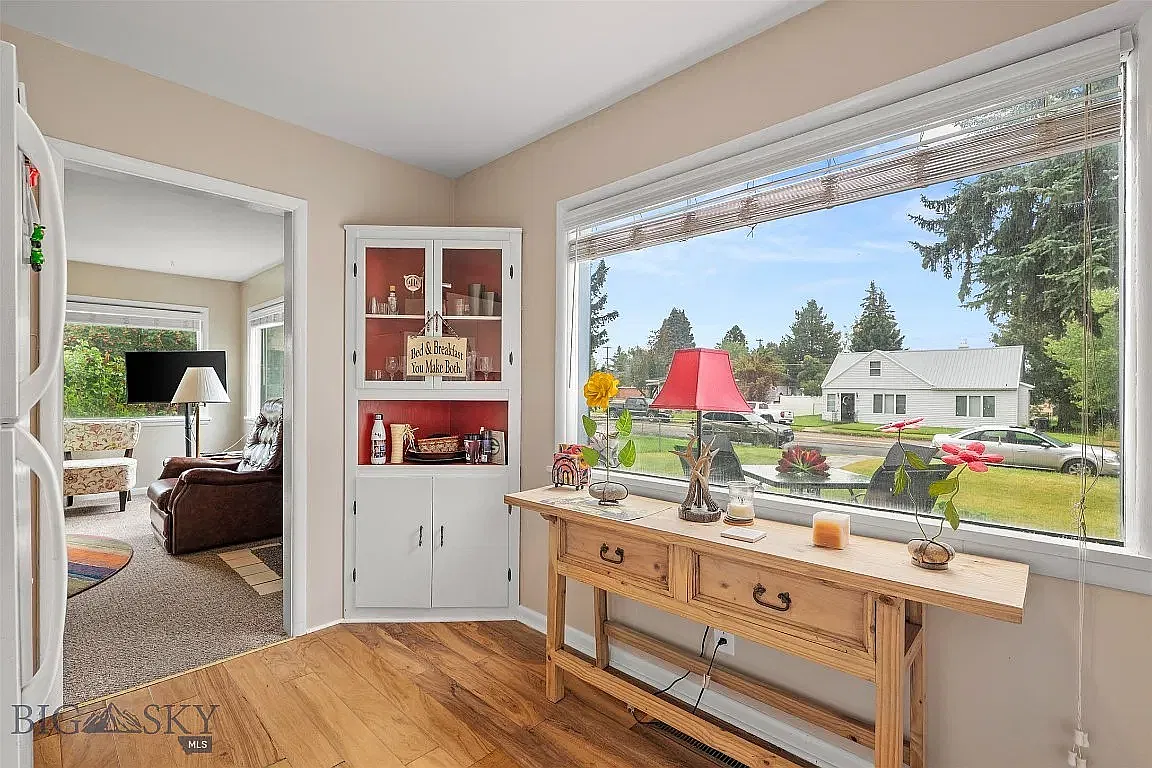 2 bed, 900 sqft, $1,800 — Photo 4