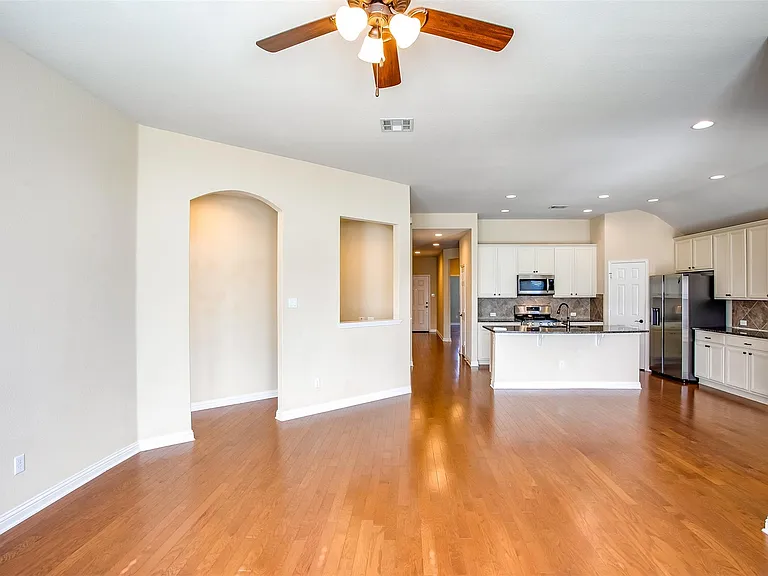 1721 Elaina Loop — Photo 7