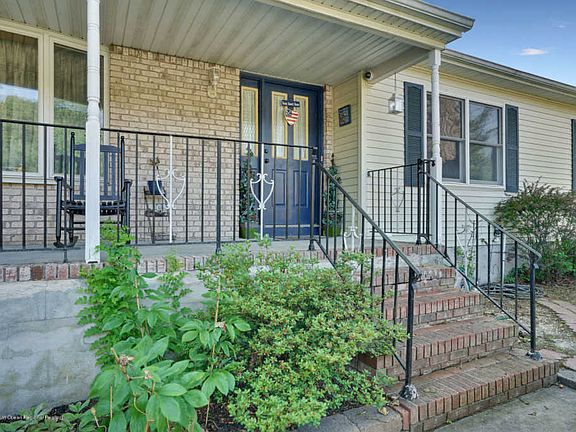 4th image of 566 Vaughn Ave
