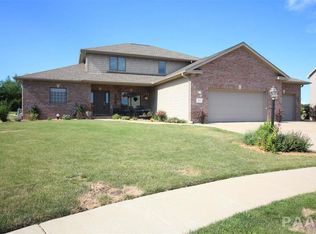 1617 Kelsey St, Washington, IL 61571