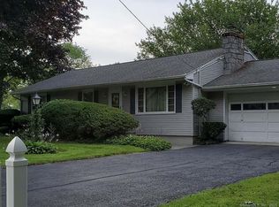 135 Longmeadow Dr, Wolcott, CT 06716