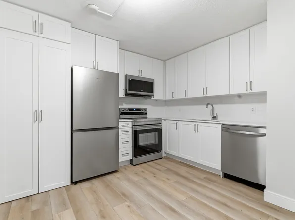 14 Conway Dr, Kitchener, ON N2A 2C5